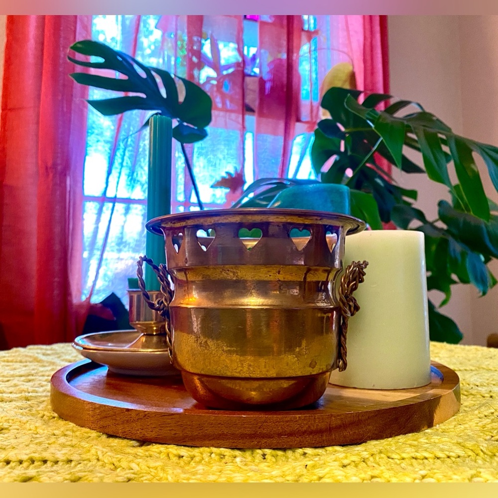 Vintage 1960s etched brass cauldron🍯
